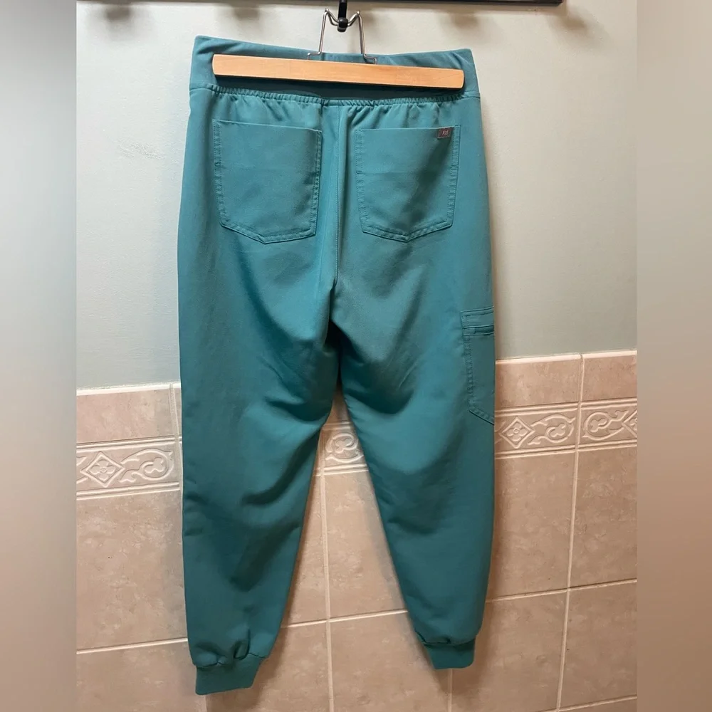 Like New Petite Figs Zamora Joggers in Marine - Picture 2 of 3